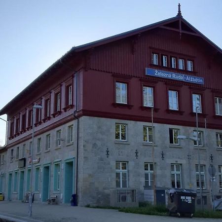 Dopravna Alzbetin Aparthotel Zelezna Ruda Exterior photo
