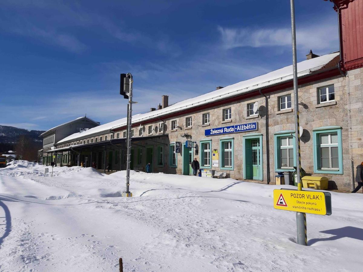 Dopravna Alzbetin Aparthotel Zelezna Ruda Exterior photo